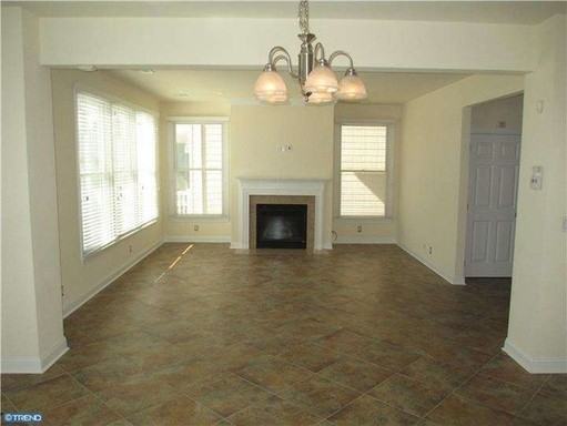 1930 W Riverside Dr - Photo 3 of 6