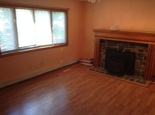 303 Park Pl - Photo 2 of 8