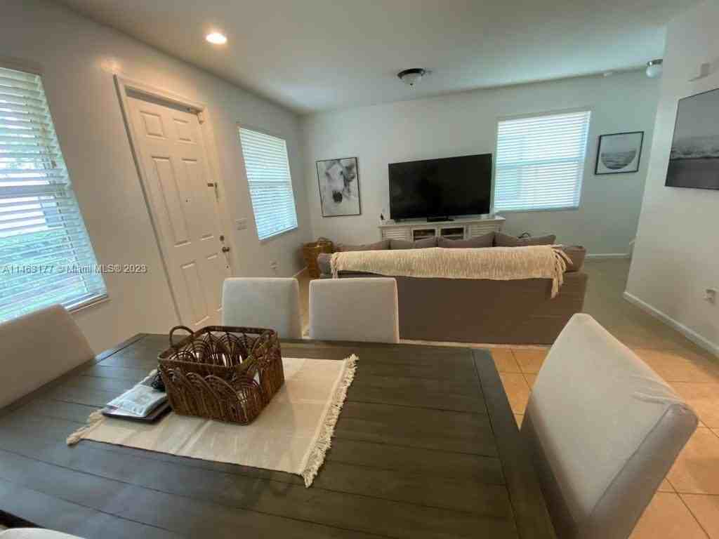 12631 Nw 32nd Pl - Photo 3 of 8