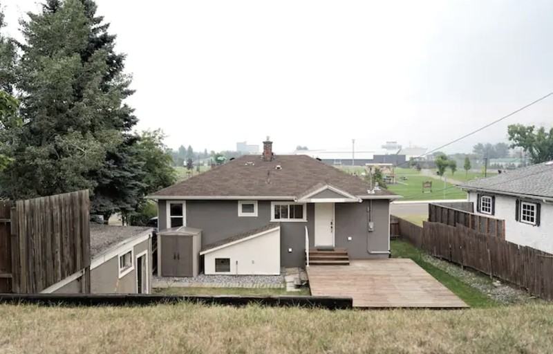 2366 Ross Cres - Photo 2 of 25