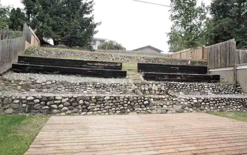 2366 Ross Cres - Photo 3 of 25