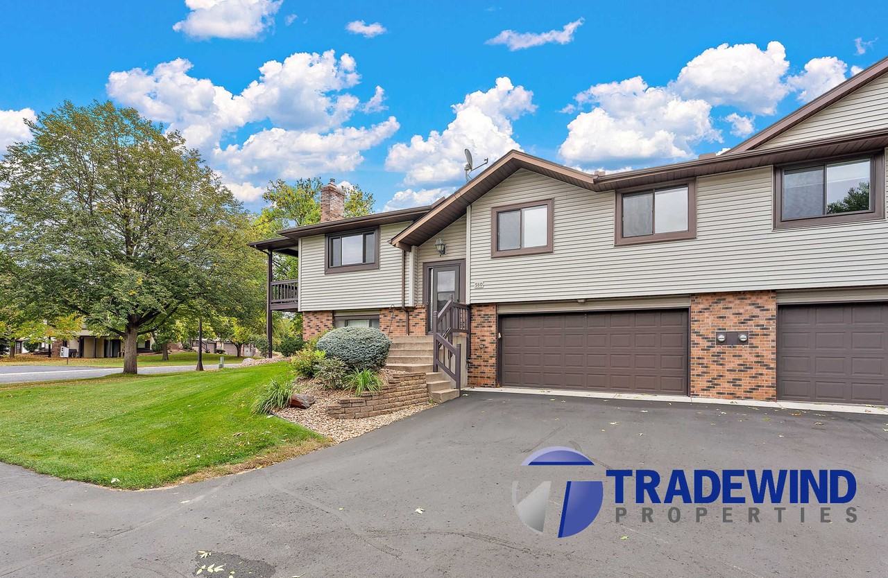 560 Donegal Circle - Photo 2 of 20