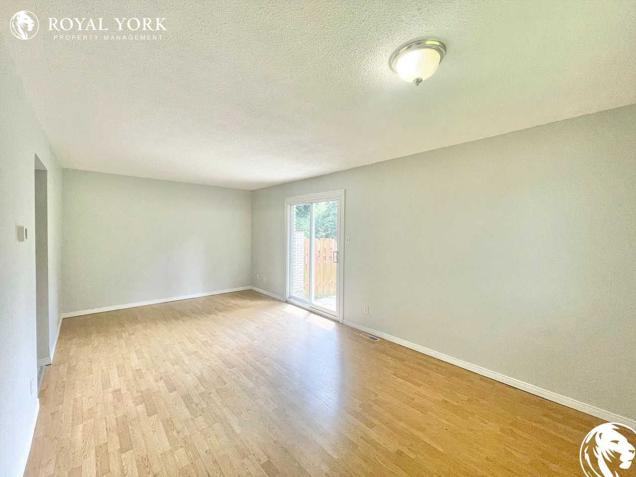 205 Boullee St - Photo 3 of 29