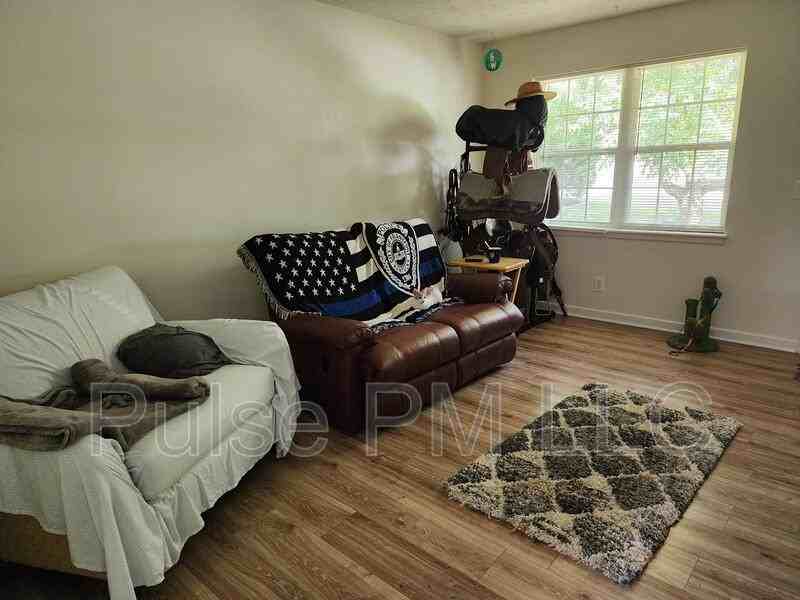 46 Ellen Kay Dr - Photo 3 of 20