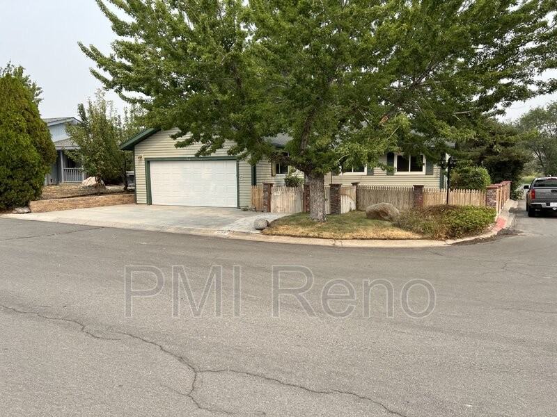 200 Summerset Dr - Photo 2 of 17