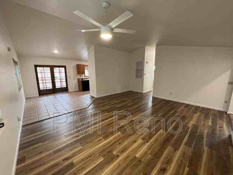 200 Summerset Dr - Photo 3 of 17