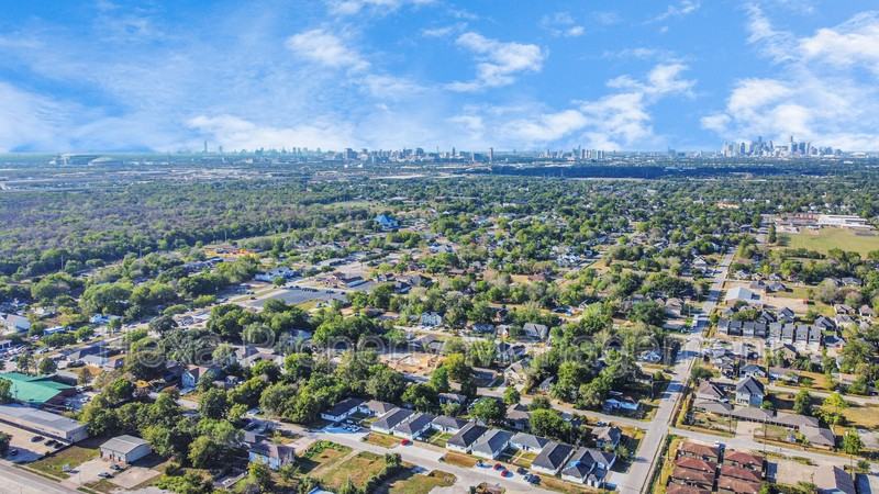 4207 Phlox St - Photo 3 of 16