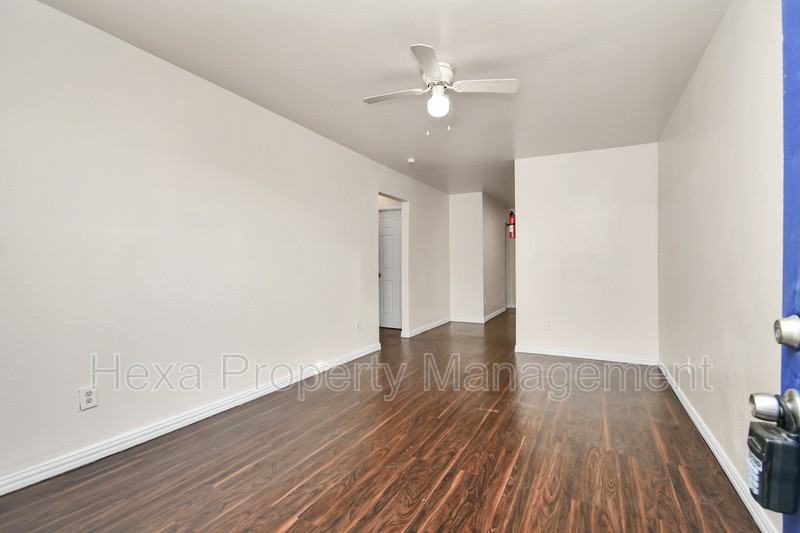 4207 Phlox St - Photo 4 of 16