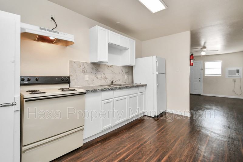 4207 Phlox St - Photo 6 of 16