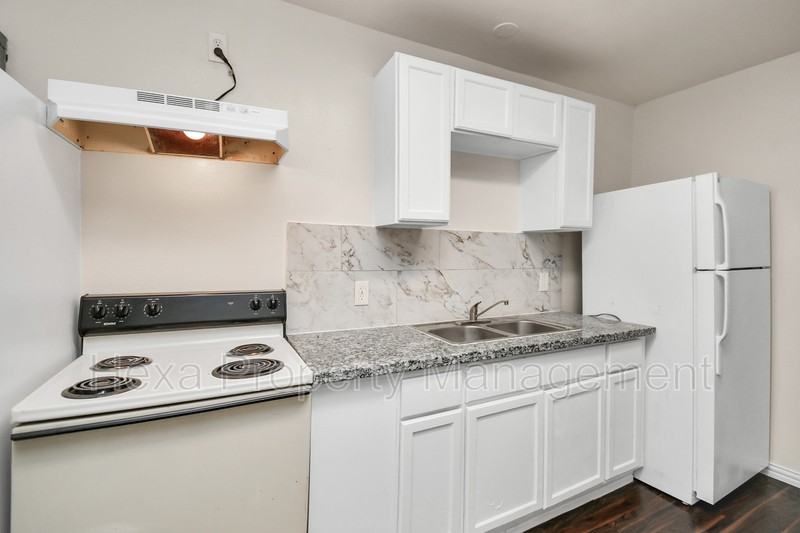 4207 Phlox St - Photo 7 of 16