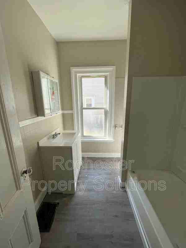 332 Frost Ave - Photo 2 of 8