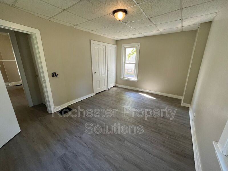 332 Frost Ave - Photo 3 of 8