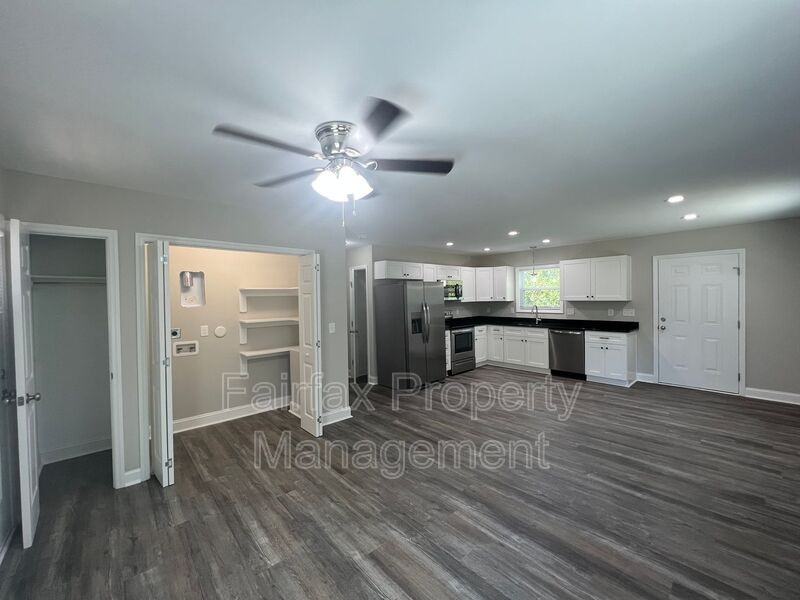 2109 Hart St #D - Photo 3 of 21