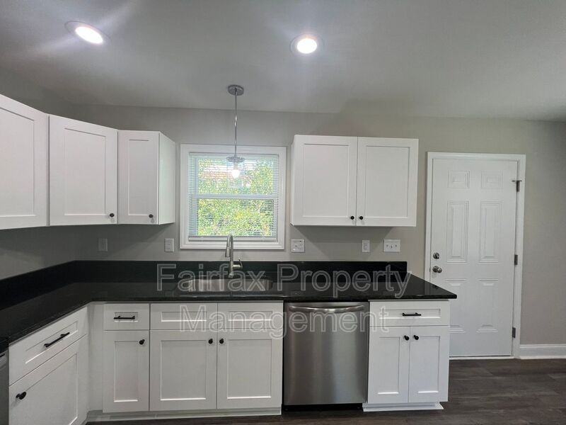 2109 Hart St #D - Photo 6 of 21