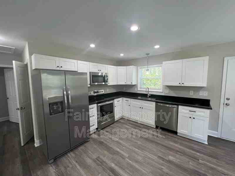 2109 Hart St #D - Photo 7 of 21