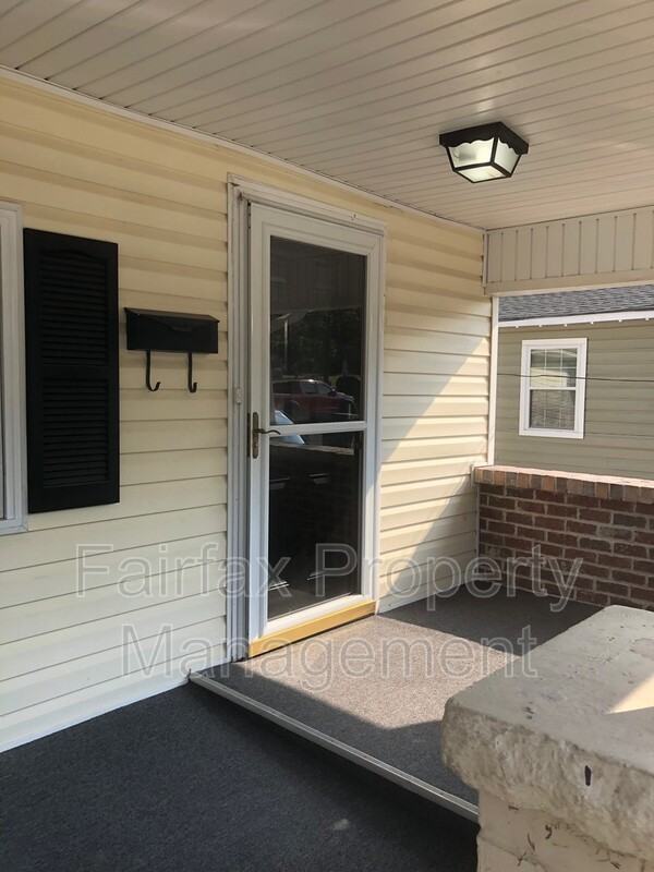 301 East Lawson Street #C - Photo 3 of 19