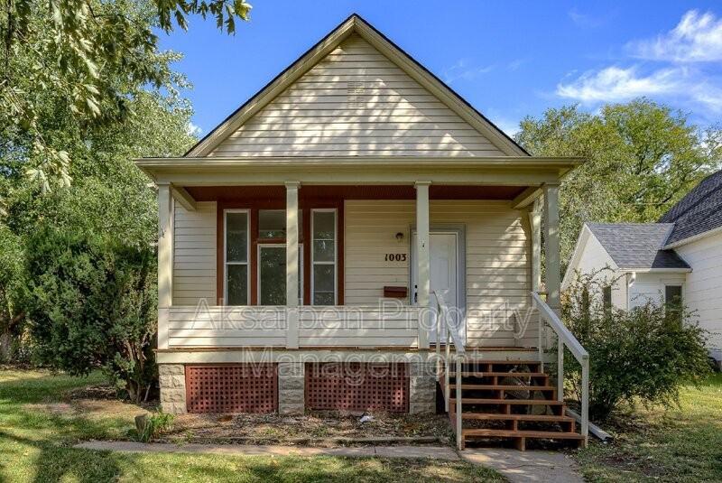 1003 S 42nd St - Photo 2 of 25