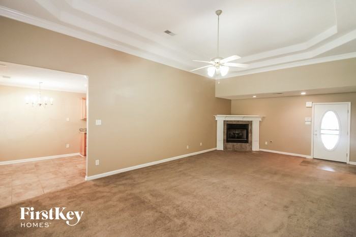 2032 Plumas Dr - Photo 2 of 15