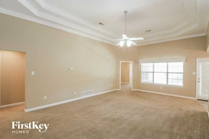 2032 Plumas Dr - Photo 3 of 15