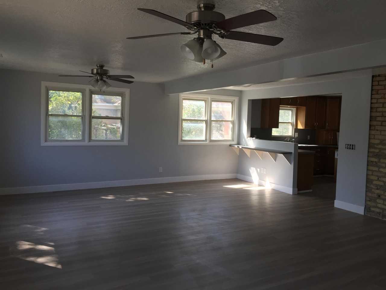 135 N 400 E - Photo 2 of 29