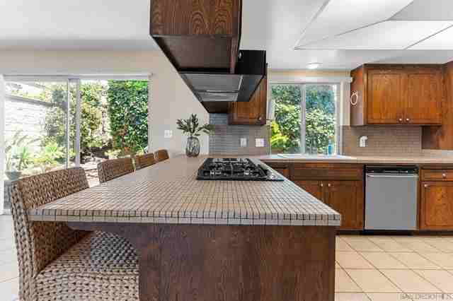 743 Sunset Cliffs Blvd #1 - Photo 6 of 33