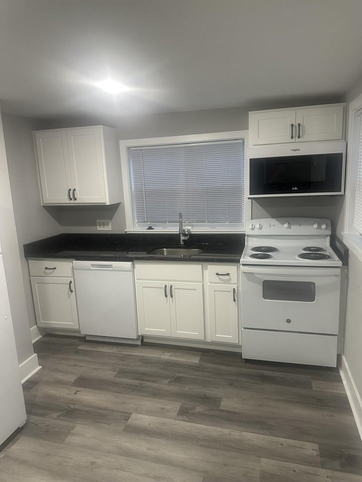 202 E 9th St #1 - Photo 2 of 20