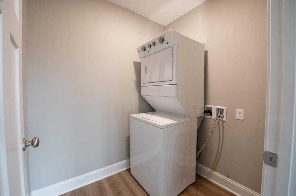 105 S Zetterower Ave - Photo 3 of 9