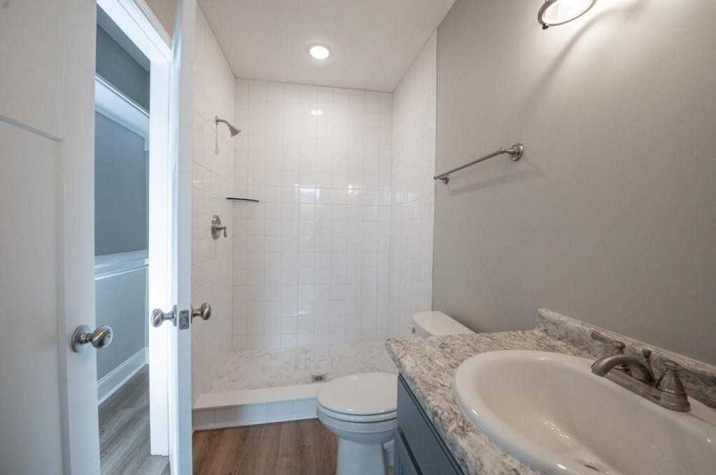 105 S Zetterower Ave - Photo 4 of 9