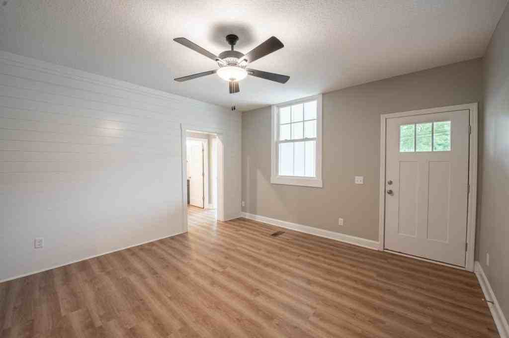 105 S Zetterower Ave - Photo 7 of 9