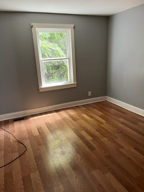 213 E Warfield St - Photo 5 of 7