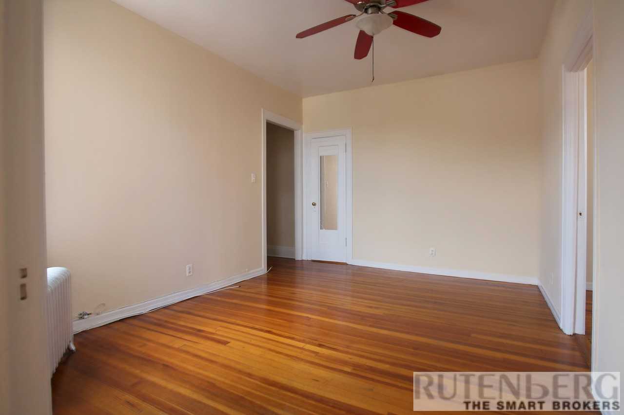 29-10 Astoria Blvd - Photo 2 of 9