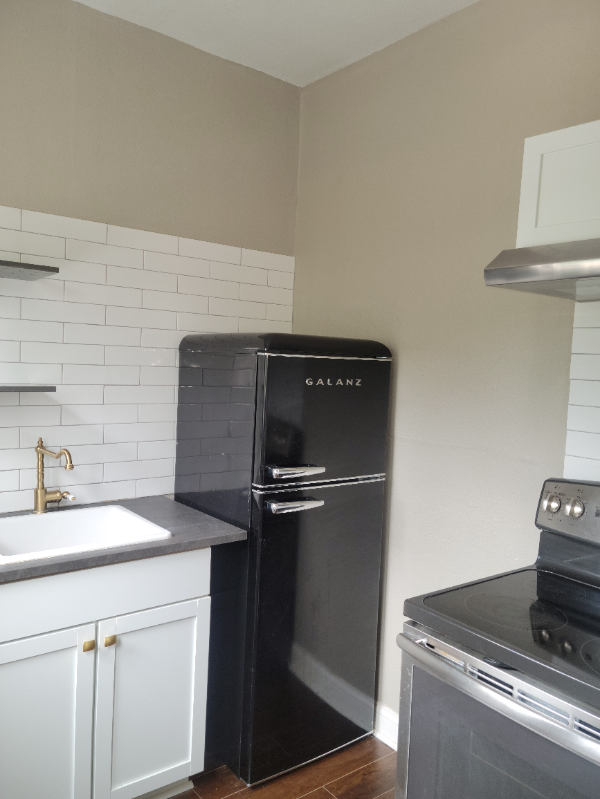 209 E Rosewood Ave #6 - Photo 4 of 11