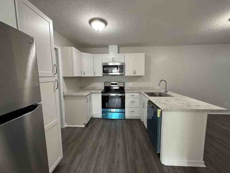520 Gilmore St - Photo 3 of 12