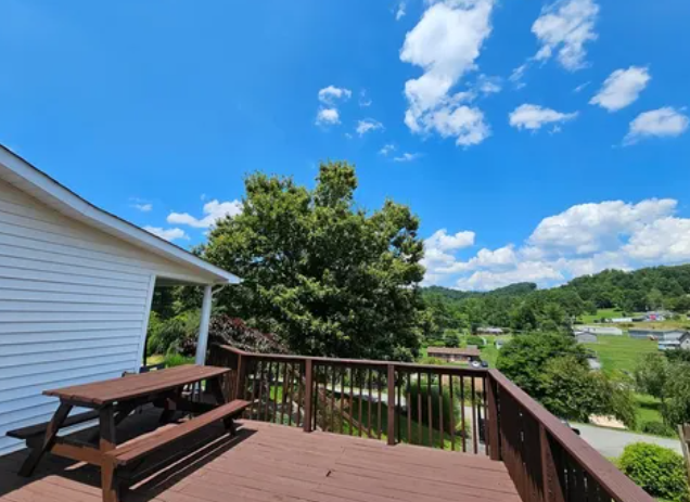 216 Caroline Dr - Photo 2 of 11