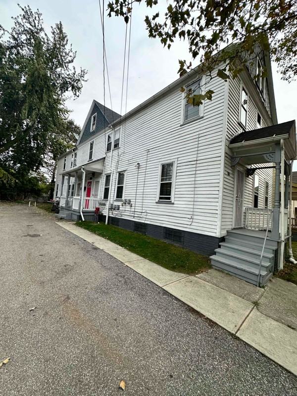 1065 E 66th St #4 - Photo 2 of 8