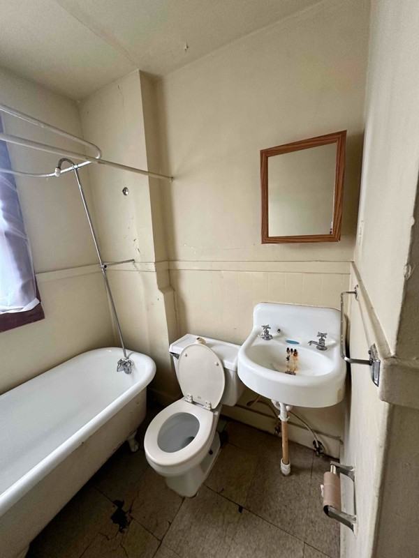 1065 E 66th St #4 - Photo 3 of 8