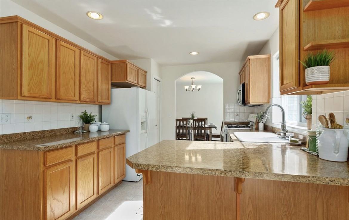 4035 Glengary Rd #1 - Photo 6 of 47