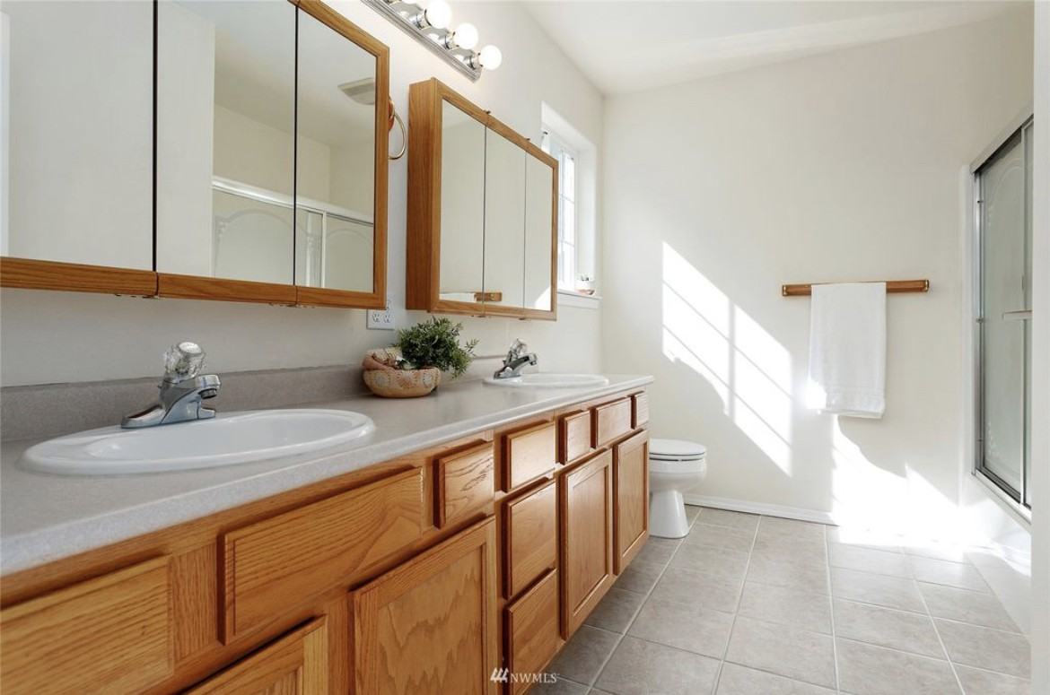 4035 Glengary Rd #1 - Photo 7 of 47