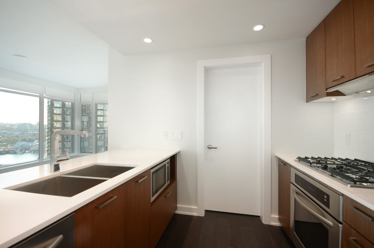 1372 1808-1372 Seymour Street #1808 - Photo 3 of 11