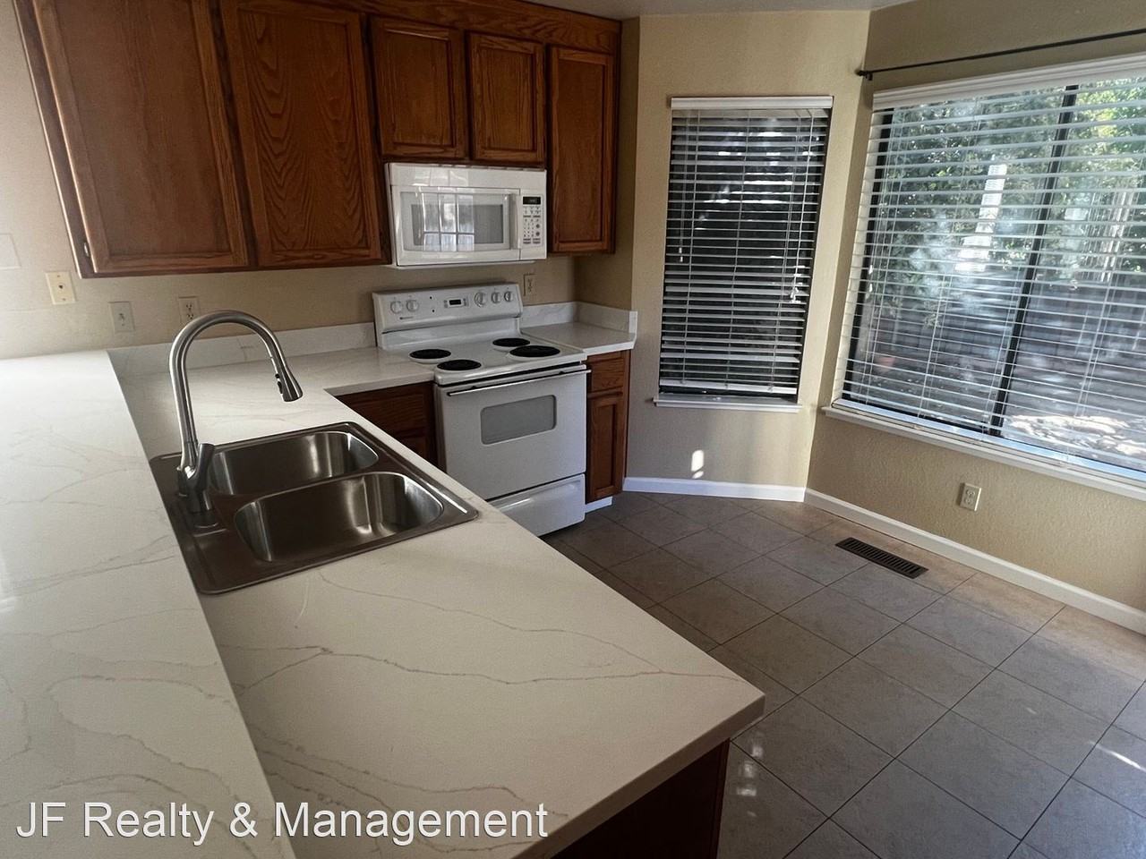 635 Timberline Ter - Photo 3 of 8