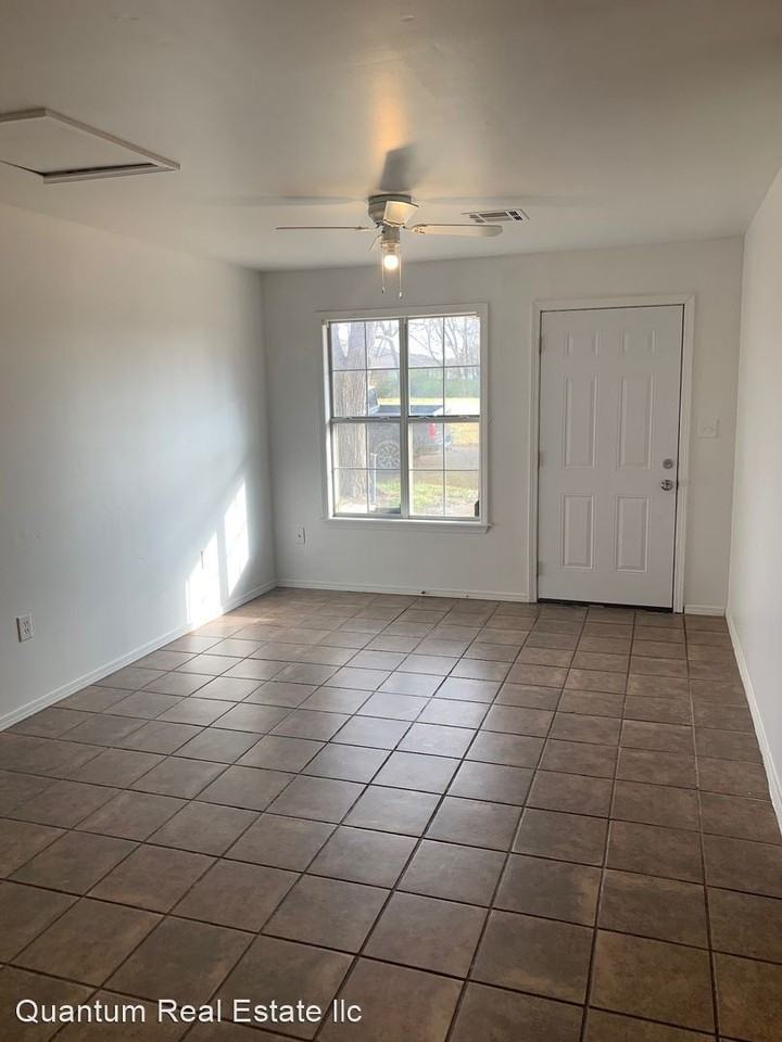 605 Bowman Ave - Photo 2 of 7