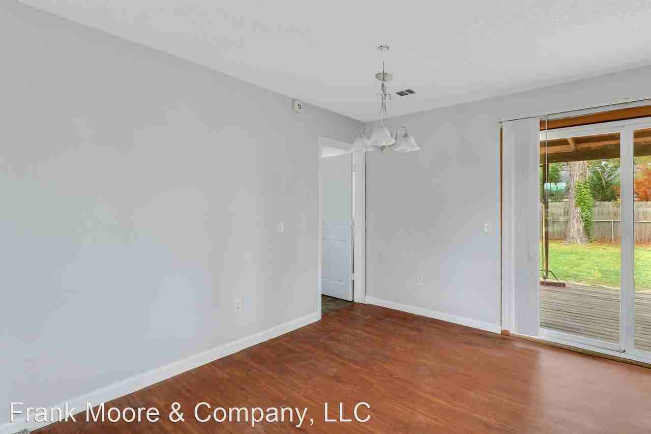 118 Reese Way - Photo 3 of 14