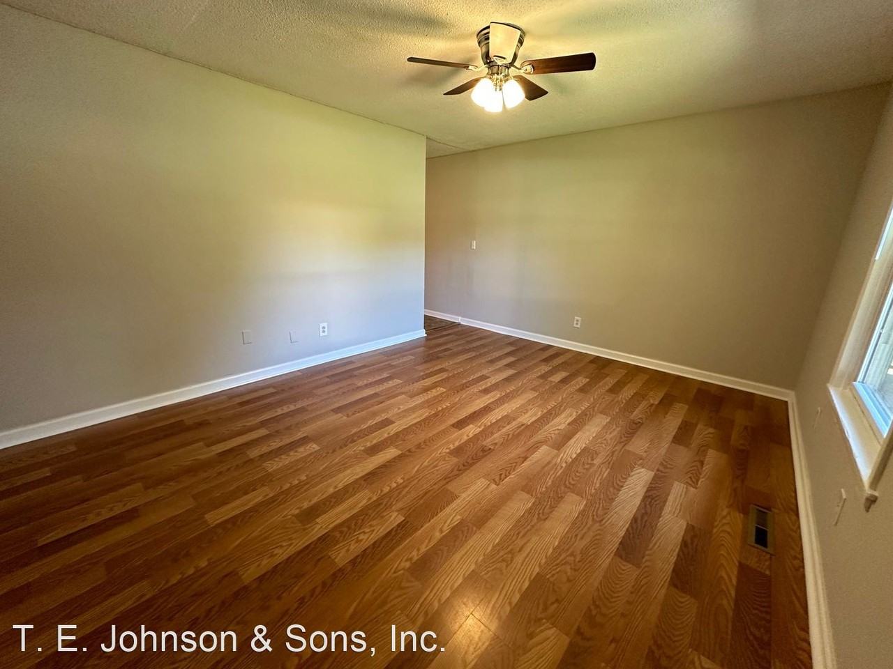 200 Cherryview Ln - Photo 2 of 13