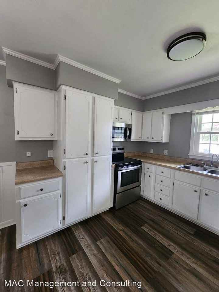 328 Wedgewood St - Photo 3 of 21