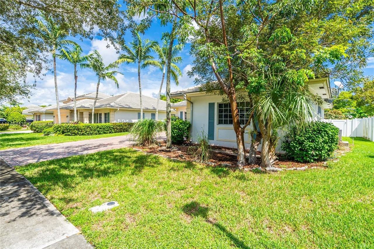 200 Nw 17th Ave - Photo 2 of 8