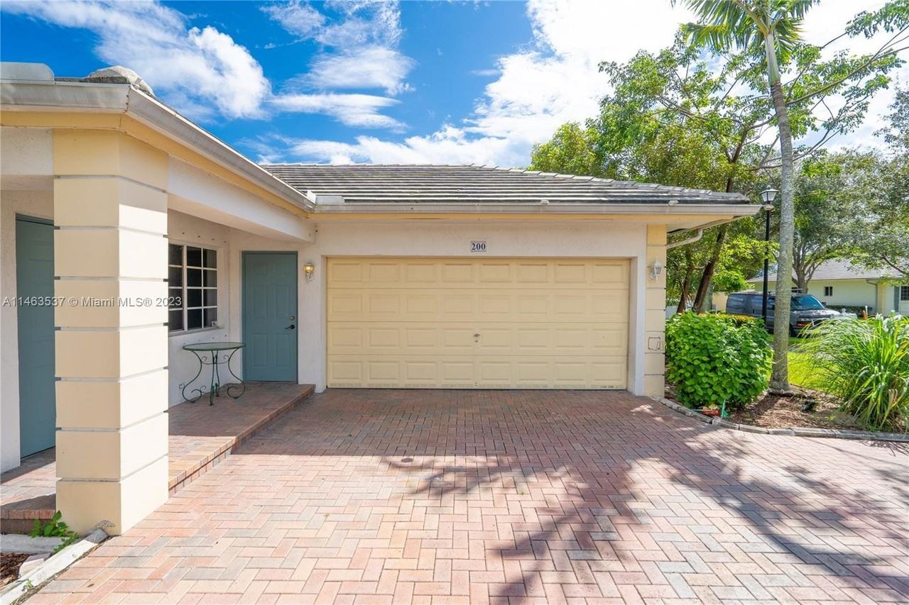 200 Nw 17th Ave - Photo 3 of 8