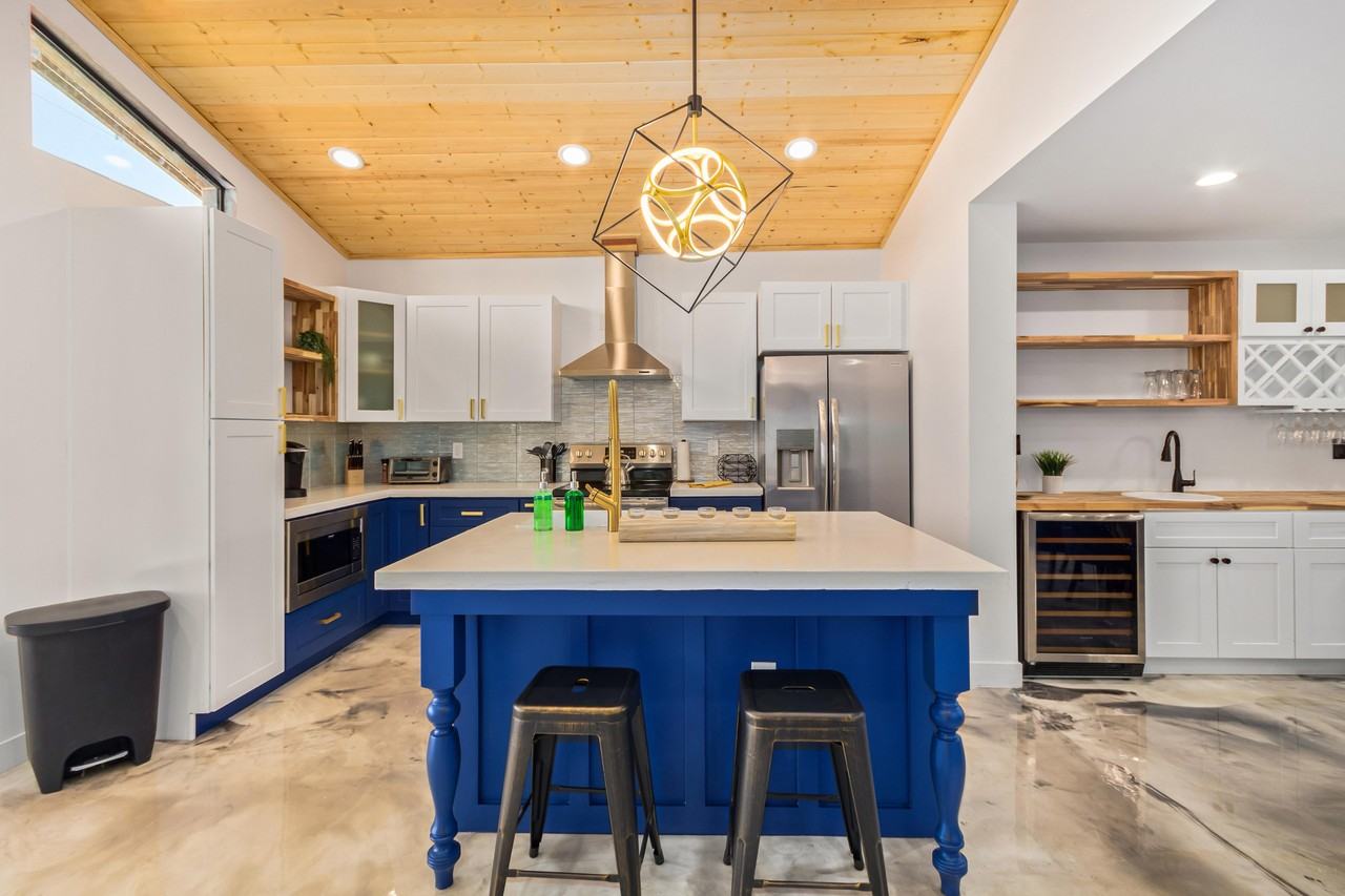 East Garfield Street - Photo 6 of 16