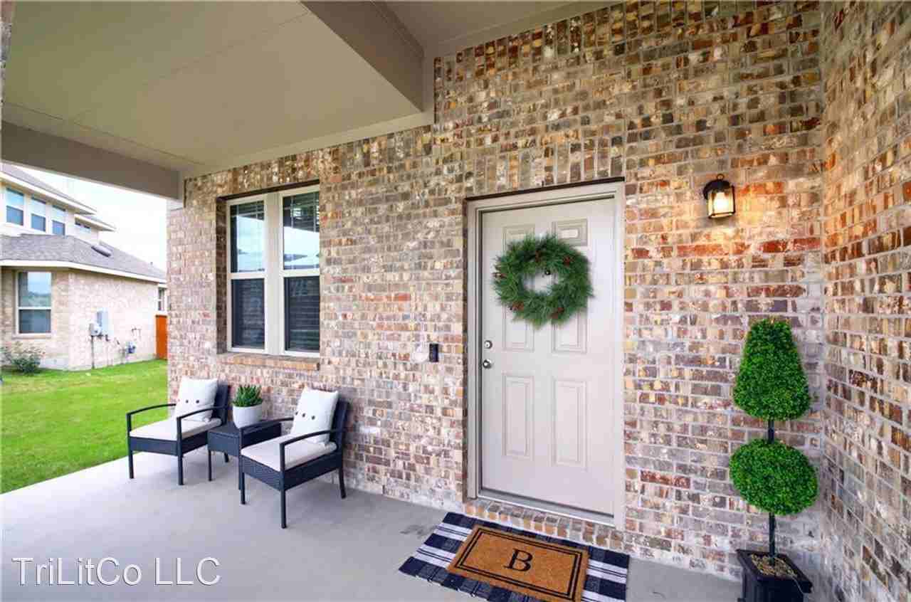 19312 Wearyall Hill Ln - Photo 3 of 36