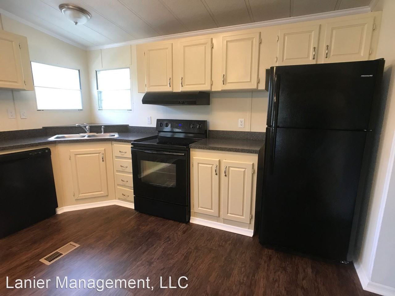 150 Maple Dr - Photo 3 of 25