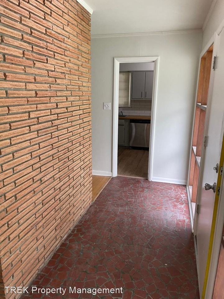 1215 Merrycrest Dr - Photo 3 of 17